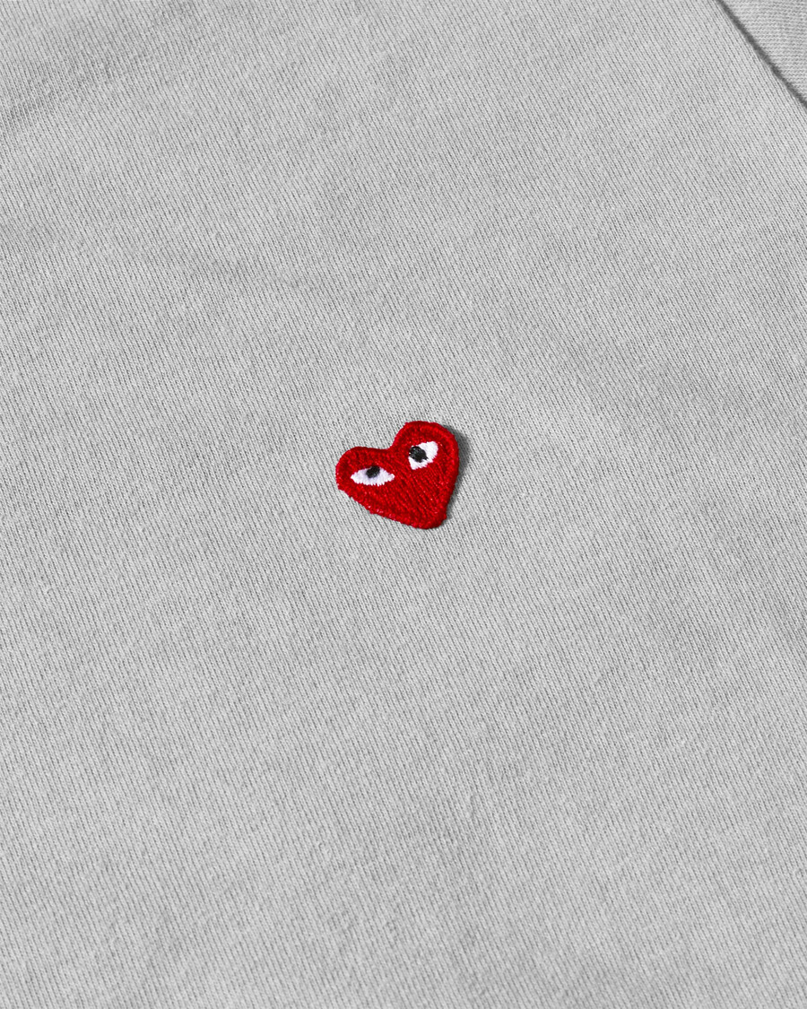camiseta pequeño corazón gris