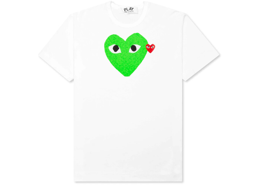 camiseta cdg play con emblema rojo y corazón blanca y verde