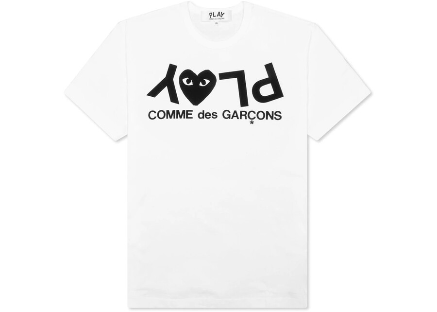 camiseta blanca con texto invertido del cdg play