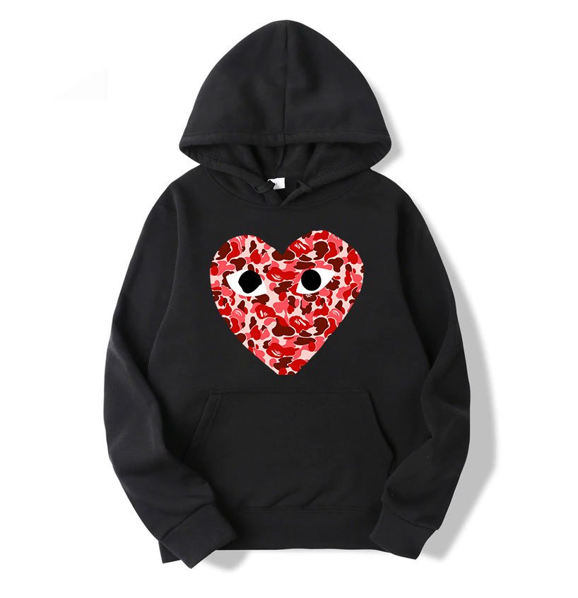 sudadera con capucha y corazón de camuflaje de comme des garçons